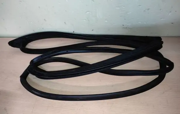 Mazda 2 Rubber seal front door (on door) Z3ADYM2 R92