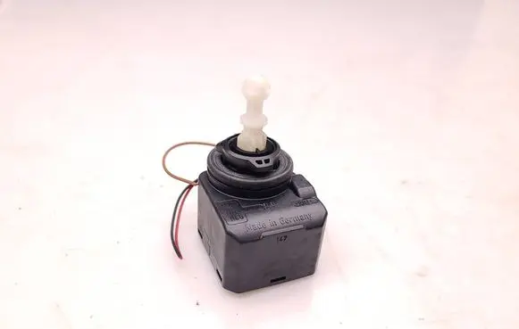 Mercedes-Benz Sprinter W906 Headlight level adjustment motor 00883000