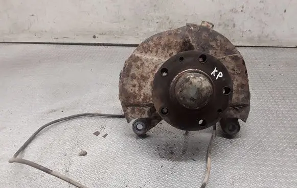 Iveco Daily 30.8 - 9 Front wheel hub spindle knuckle
