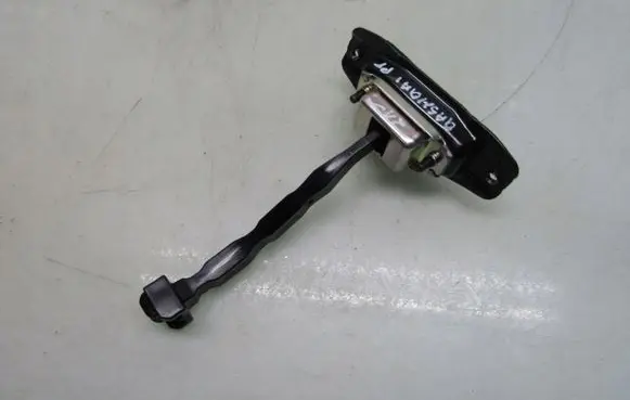 Nissan Qashqai J12 Rear door check strap stopper