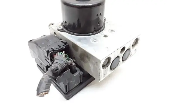 Volvo XC70 ABS Pump 30714956