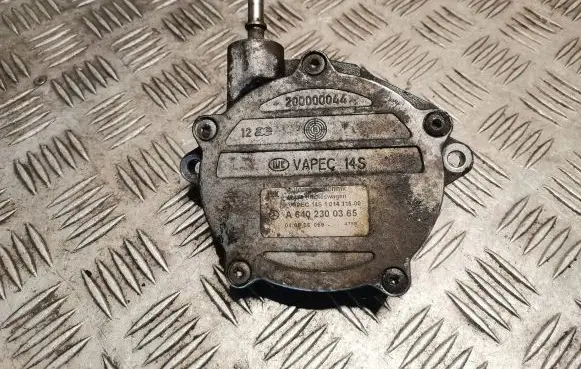 Mercedes-Benz B W245 Vacuum pump 6402300365 A6402300365