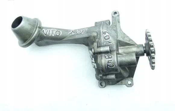 Mercedes-Benz Vito Viano W638 Oil pump 6061810801