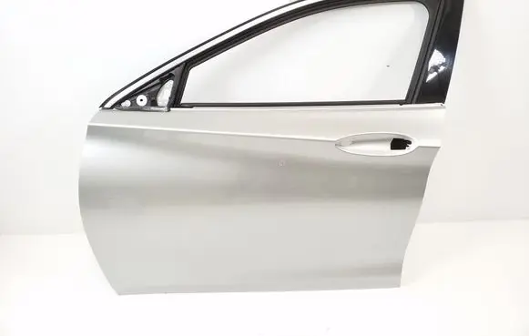 Infiniti Q30 Front door H01015DAMA