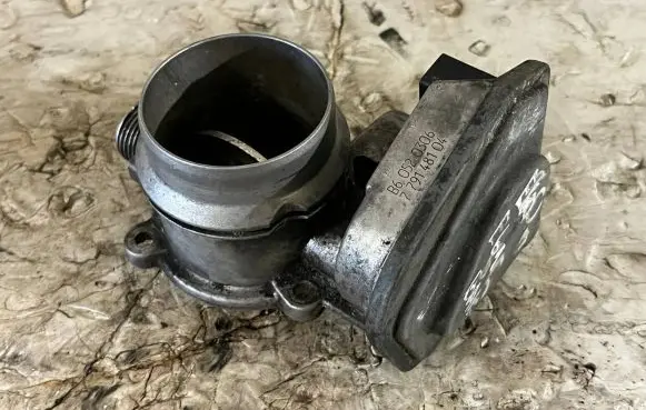 BMW 5 E60 E61 Throttle valve 7791481 B60520306