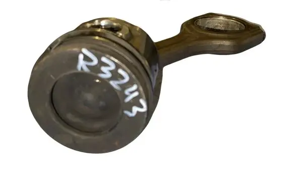 Ford Focus Piston with connecting rod