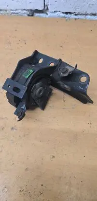 Toyota Verso Engine mount bracket