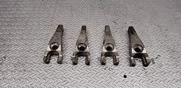 Ford S-MAX Fuel Injector clamp holder 