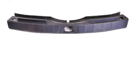 Trunk/boot sill cover protection