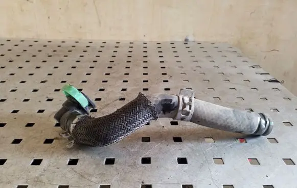 Lexus CT 200H Engine coolant pipe/hose
