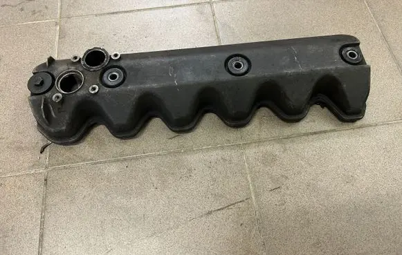 Volkswagen II LT Rocker cam cover 074103475G 074103475