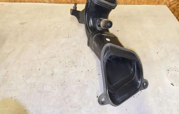 Opel Astra J Air intake duct part 13346074
