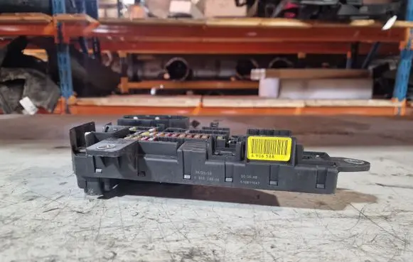 BMW 5 E60 E61 Fuse module 6906588