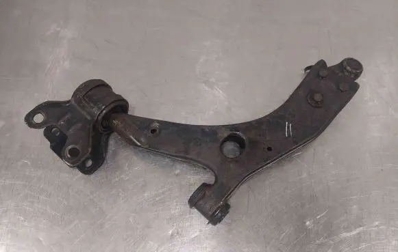 Ford Focus Front lower control arm/wishbone BV6130339AAA