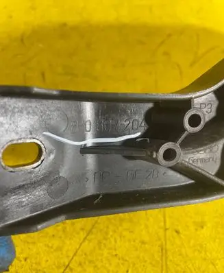 Audi A4 S4 B6 8E 8H Fender mounting bracket 8H0807204