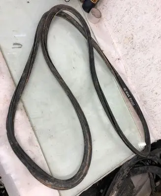 BMW X4 G02 Trunk rubber seal (body) 7424401
