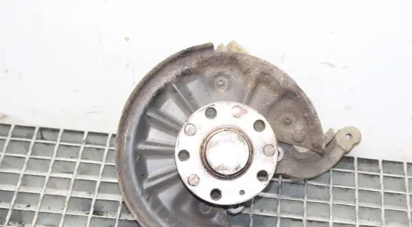 Volkswagen Golf VII Rear wheel hub