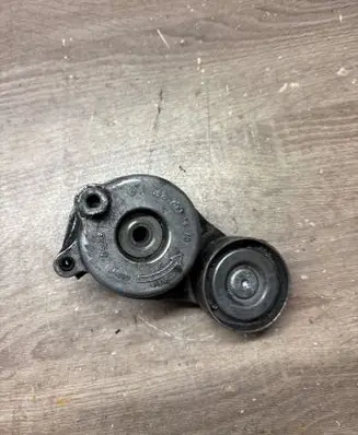 Mercedes-Benz C AMG W204 Alternator belt tensioner A6422001370