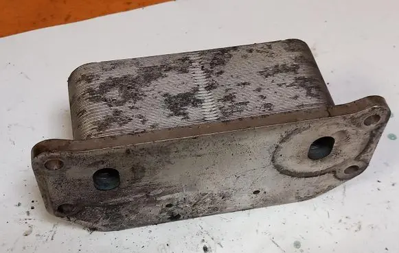 Volvo V60 Engine oil radiator 31325045