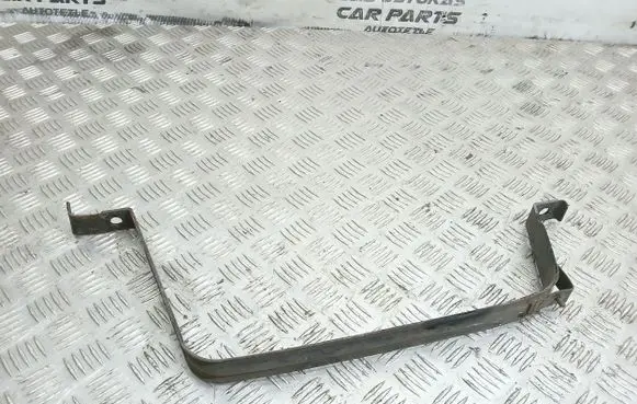 Fuel tank mounting bracket