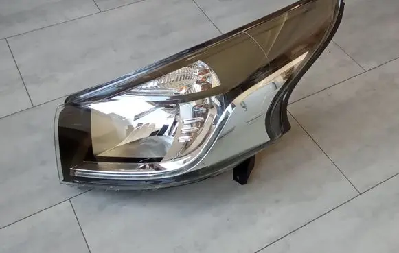 Renault Trafic III (X82) Headlight/headlamp 260607596R
