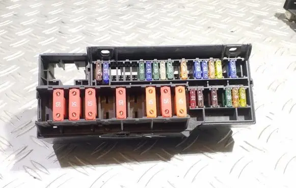 BMW 7 E65 E66 Fuse module 6113690058204
