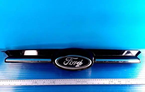 Ford Focus Front bumper upper radiator grill BM518A133C