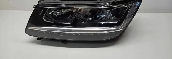Volkswagen Tiguan Headlight/headlamp 5NB941035B 0301101231 E15A6358