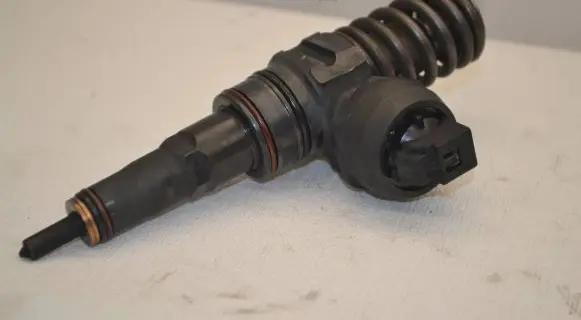Audi A4 S4 B7 8E 8H Fuel injector 038130073AR