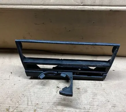 BMW 5 E39 Radio/GPS head unit trim 8247302