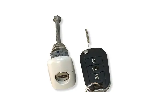 Peugeot 2008 I Front door lock (next to the handle) 59395J01
