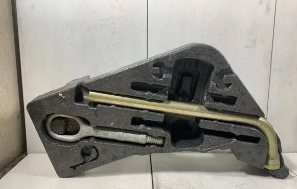 Audi Q7 4L Tool set 4L0012113C