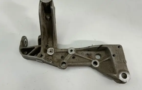 Volkswagen Golf VI Front lower control arm/wishbone 1K0199296E