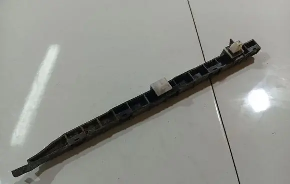 Front bumper mounting bracket