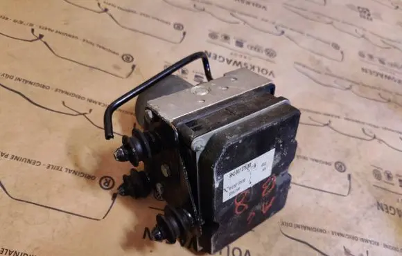 Audi A4 S4 B8 8K ABS Pump 8K0907379BB