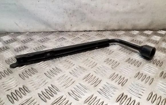 Opel Insignia A Wheel nut wrench 