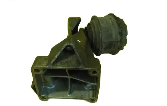 Mercedes-Benz CLK A209 C209 Engine mounting bracket A2712230904