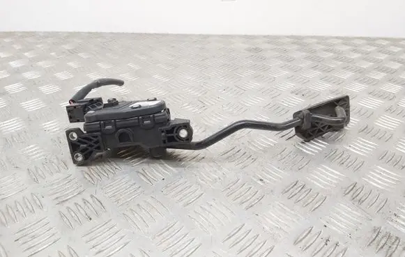 Nissan Almera Tino Accelerator throttle pedal 18002BU410