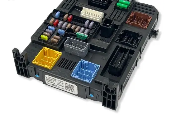 Toyota Proace Fuse module 9819855080 1021843335 28550090