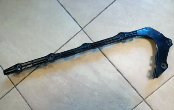 Rear bumper mounting bracket