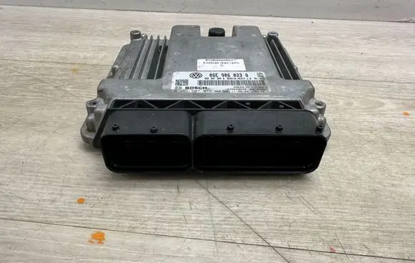 Volkswagen Touareg II Engine control unit/module 06E906023Q 06E907309B 0261S07872