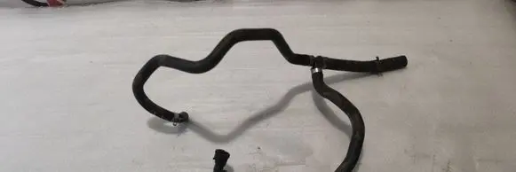 Engine coolant pipe/hose