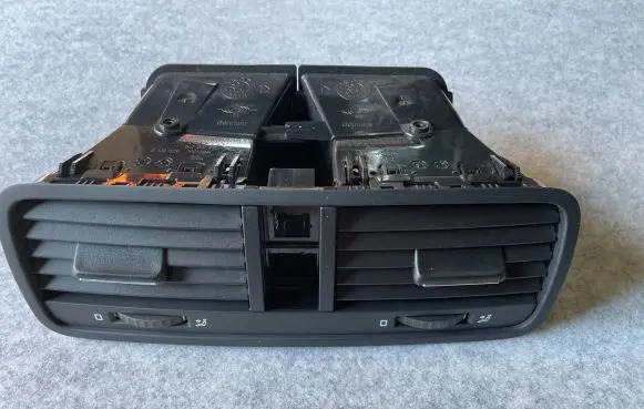 Skoda Yeti (5L) Dash center air vent grill 5L0820951