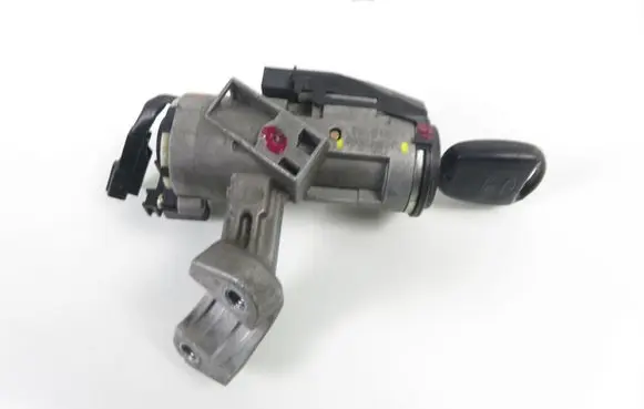 Toyota Corolla E120 E130 Ignition lock 45020024