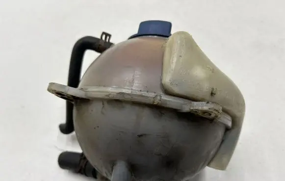 Volkswagen II LT Coolant expansion tank/reservoir 2D0121403K