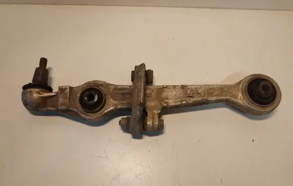 Volkswagen PASSAT B5 Front lower control arm/wishbone 