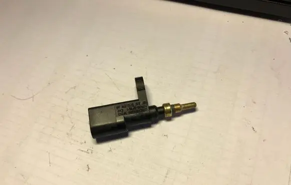 Volkswagen Golf VII Coolant temperature sensor 03F919501B