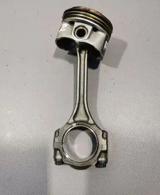 Toyota Yaris Piston with connecting rod