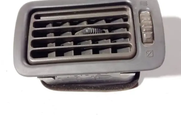 Toyota Avensis T220 Dash center air vent grill 55881450 55881-450