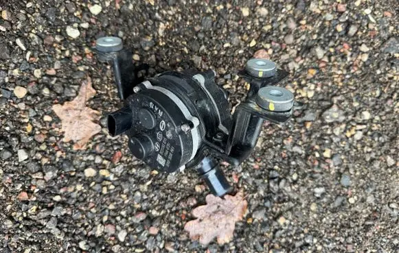 KIA Niro Electric auxiliary coolant/water pump 369002B200